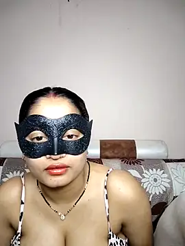 Snapshot of bigtitsqueen chatting on 4, 4, 2026 bigtitsqueen online show from 4, 4, 2026