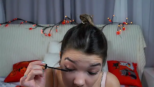 Snapshot of VeronaAppleberry chatting on 29, 10, 2025 VeronaAppleberry online show from 29, 10, 2025