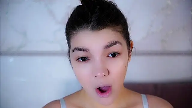 Snapshot of VeronaAppleberry chatting on 21, 12, 2025 VeronaAppleberry online show from 21, 12, 2025