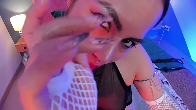 delilah fix online show from 25, 11, 2025