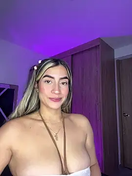 Snapshot of Issabela_G1 chatting on 6, 12, 2024 Issabela G1 online show from 6, 12, 2024