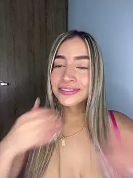 Snapshot of Issabela_G1 chatting on 12, 12, 2024 Issabela G1 online show from 12, 12, 2024