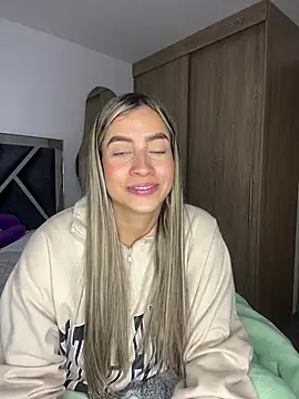 Snapshot of Issabela_G1 chatting on 13, 12, 2024 Issabela G1 online show from 13, 12, 2024