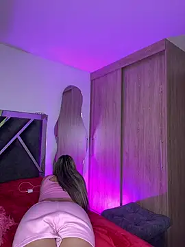 Snapshot of Issabela_G1 chatting on 15, 12, 2024 Issabela G1 online show from 15, 12, 2024