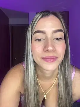 Snapshot of Issabela_G1 chatting on 24, 12, 2024 Issabela G1 online show from 24, 12, 2024