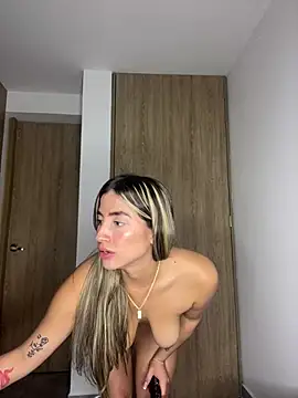 Snapshot of Issabela_G1 chatting on 31, 12, 2024 Issabela G1 online show from 31, 12, 2024