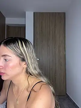 Snapshot of Issabela_G1 chatting on 2, 1, 2025 Issabela G1 online show from 2, 1, 2025