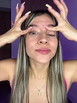 Snapshot of Issabela_G1 chatting on 2, 2, 2025 Issabela G1 online show from 2, 2, 2025