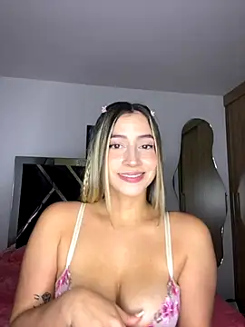 Snapshot of Issabela_G1 chatting on 18, 9, 2025 Issabela G1 online show from 18, 9, 2025