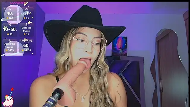 Snapshot of Issabela_G1 chatting on 17, 12, 2025 Issabela G1 online show from 17, 12, 2025