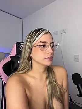 Snapshot of Issabela_G1 chatting on 29, 3, 2026 Issabela G1 online show from 29, 3, 2026