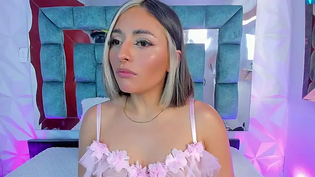 Snapshot of Nanda_Vixen chatting on 1, 2, 2025 Nanda Vixen online show from 1, 2, 2025