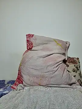 Snapshot of roxi_katty chatting on 8, 8, 2026 roxi katty online show from 8, 8, 2026