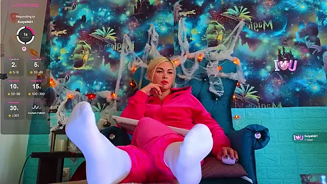 Snapshot of Snow_Goddess chatting on 17, 10, 2025 Snow Goddess online show from 17, 10, 2025