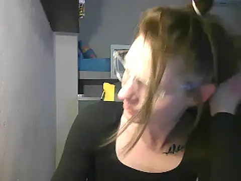 Snapshot of Feli_blue chatting on 8, 1, 2025 Feli blue online show from 8, 1, 2025