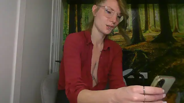 Snapshot of Feli_blue chatting on 22, 10, 2025 Feli blue online show from 22, 10, 2025