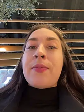 Holly Play online show from 23, 1, 2025