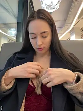 Holly Play online show from 30, 1, 2025