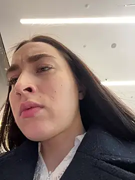 Holly Play online show from 6, 2, 2025