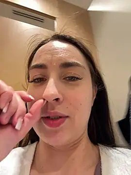 Holly Play online show from 19, 2, 2025