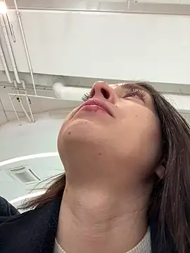 Holly Play online show from 7, 3, 2025