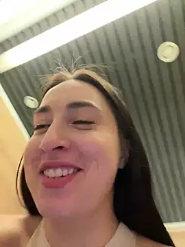 Holly Play online show from 7, 3, 2025