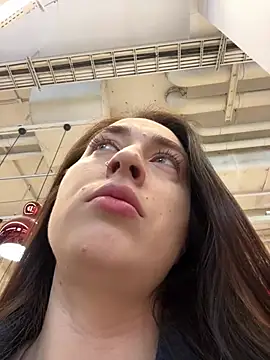 Holly Play online show from 15, 3, 2025