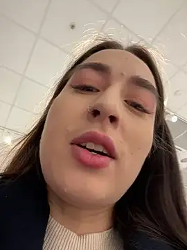 Holly Play online show from 21, 3, 2025