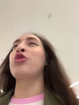 Holly Play online show from 25, 9, 2025