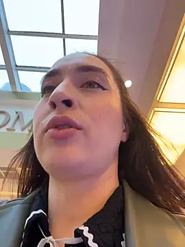 Holly Play online show from 28, 10, 2025