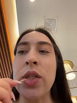 Holly Play online show from 23, 12, 2025