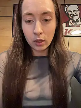 Holly Play online show from 4, 7, 2026