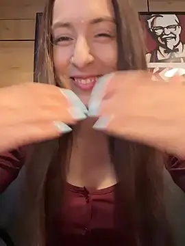 Holly Play online show from 8, 7, 2026
