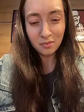 Holly Play online show from 12, 7, 2026