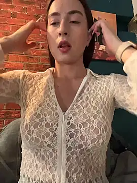Holly Play online show from 15, 7, 2026