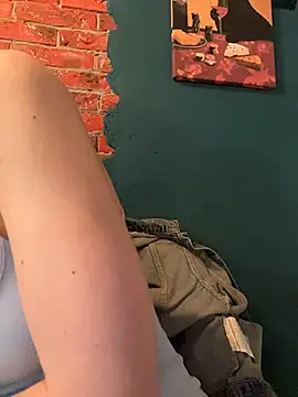 Holly Play online show from 28, 7, 2026