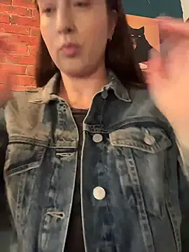 Holly Play online show from 6, 8, 2026