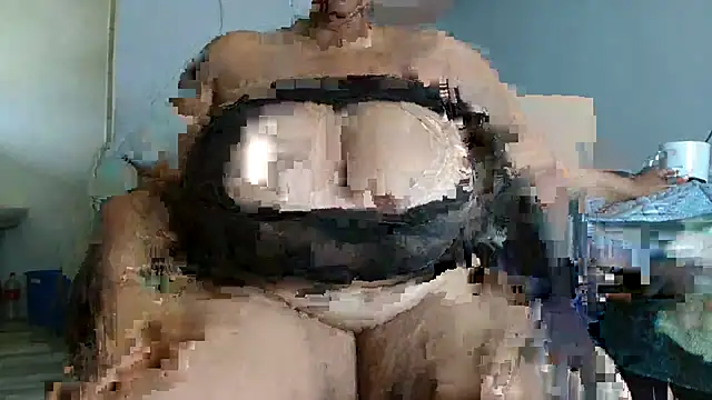 Hugetittiesxx2 online show from 17, 12, 2025