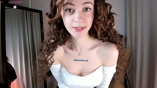 Curly Moon online show from 28, 4, 2026