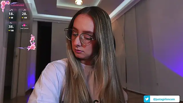 nicollefiorett online show from 29, 12, 2024