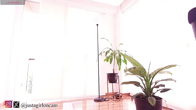 nicollefiorett online show from 20, 3, 2025