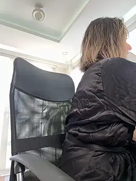 nicollefiorett online show from 2, 12, 2025