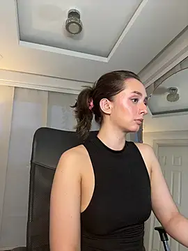 nicollefiorett online show from 7, 5, 2026