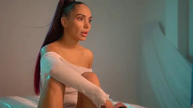 Mila May  online show from 21, 9, 2025