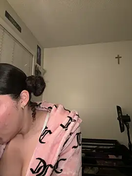 Snapshot of ladylavish chatting on 15, 12, 2024 ladylavish online show from 15, 12, 2024