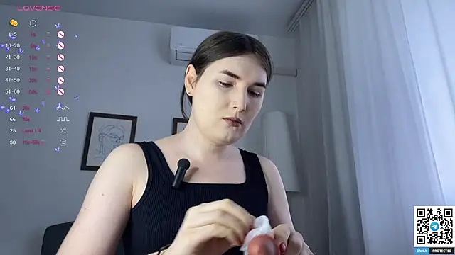 Maria Bowie online show from 7, 3, 2025