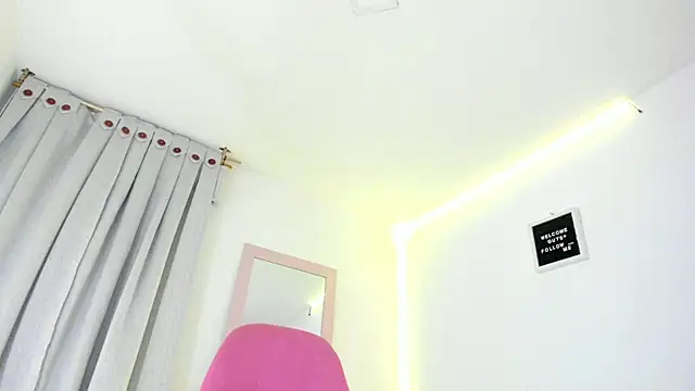 Snapshot of Anniie_grey chatting on 14, 12, 2024 Anniie grey online show from 14, 12, 2024