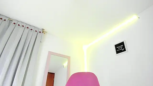 Snapshot of Anniie_grey chatting on 28, 12, 2024 Anniie grey online show from 28, 12, 2024