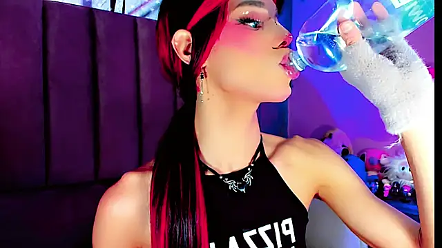 dollswit01 online show from 12, 9, 2025