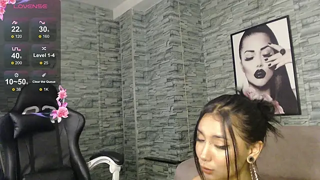 Snapshot of _ella_b chatting on 8, 3, 2025 ella b online show from 8, 3, 2025